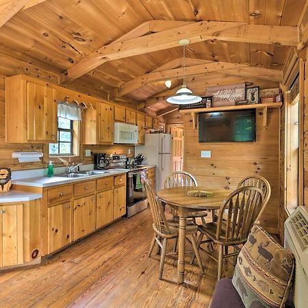 Quaint Log Cabin With Views Near West Jefferson Warrensville Exterior foto