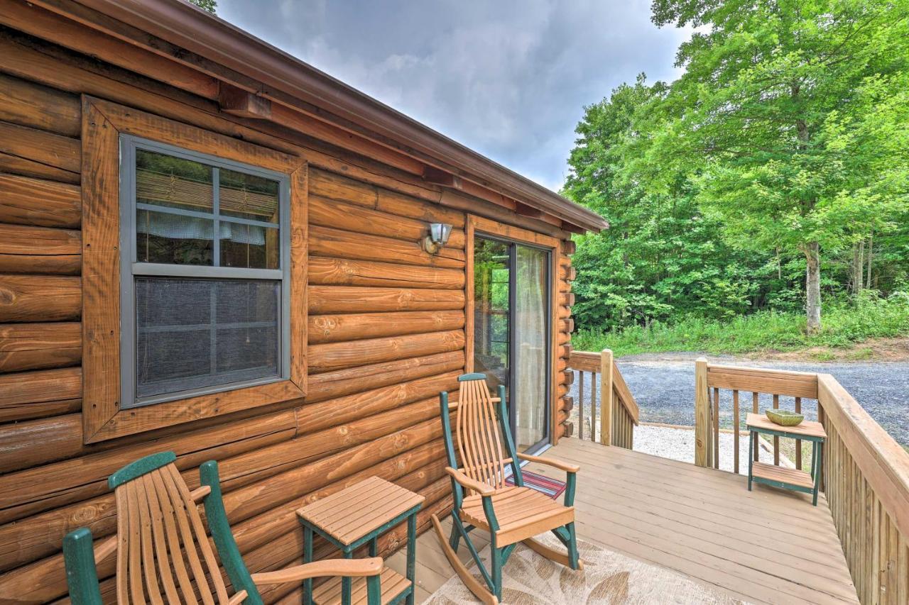 Quaint Log Cabin With Views Near West Jefferson Warrensville Exterior foto